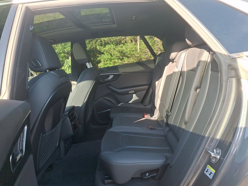 Thumbnail: 2019 Audi Q8 - 10