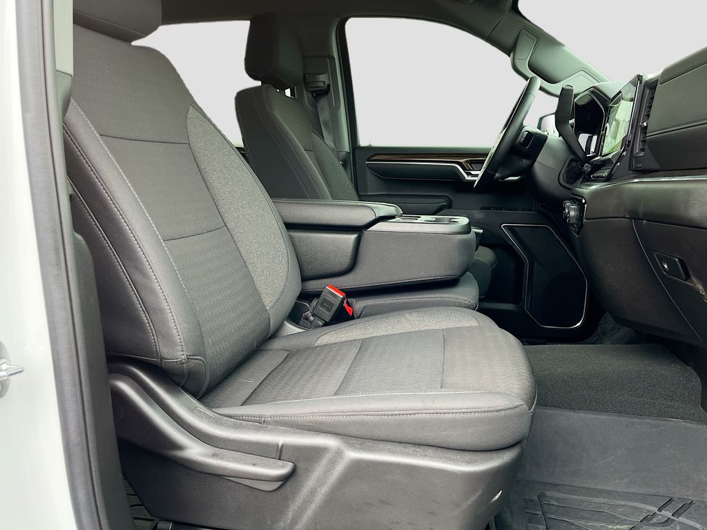 Used 2025 White Chevrolet LT image 24