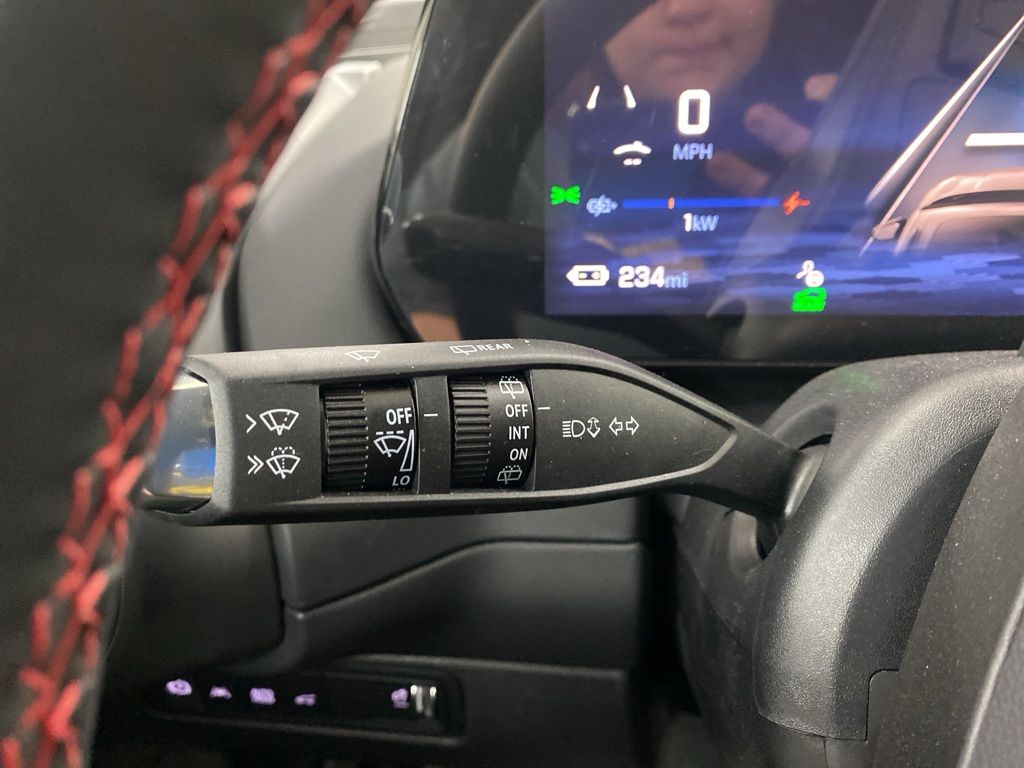 2025 Chevrolet Equinox EV RS photo