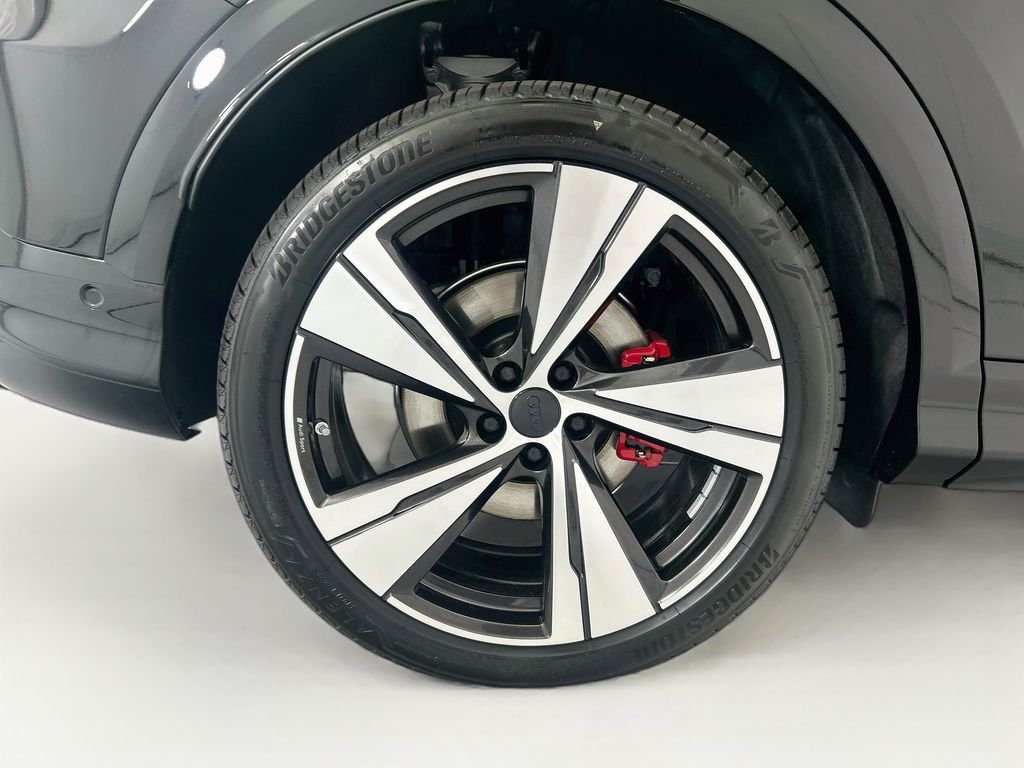 Thumbnail: 2026 Audi SQ5 - 32