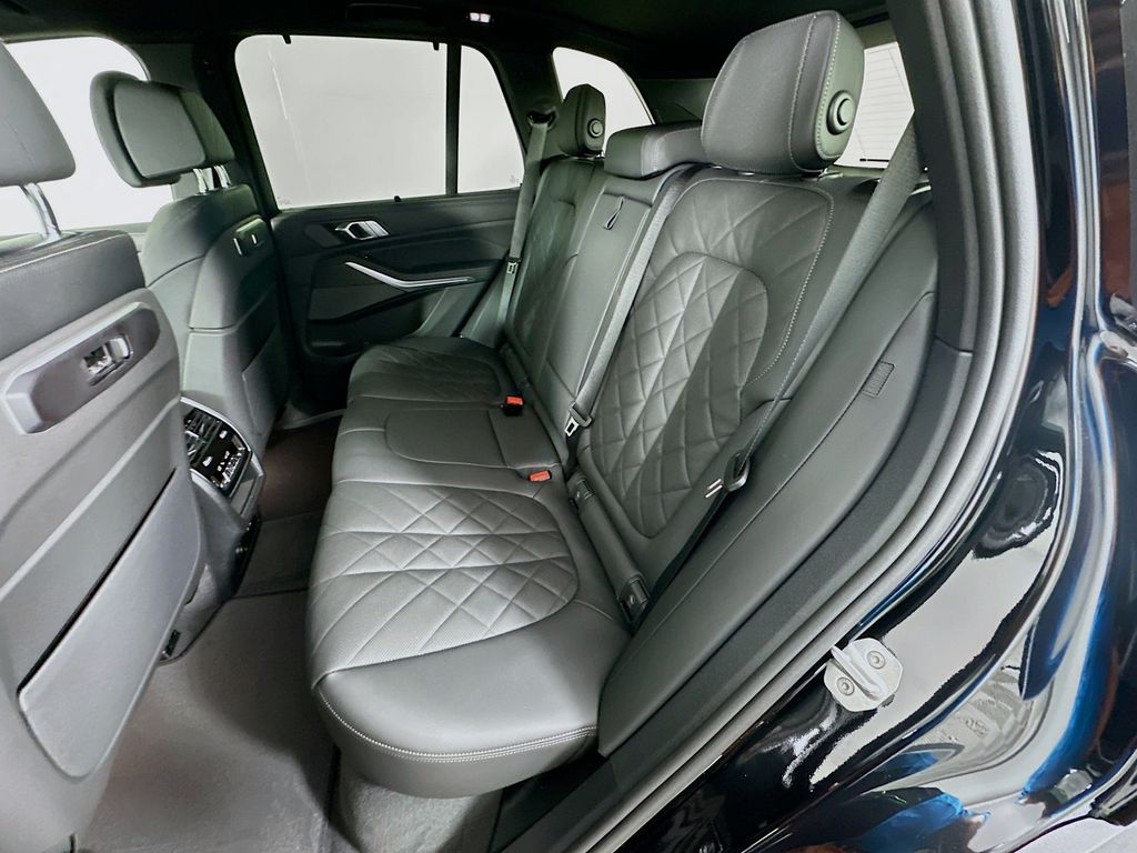 Thumbnail: 2026 BMW X5 - 17