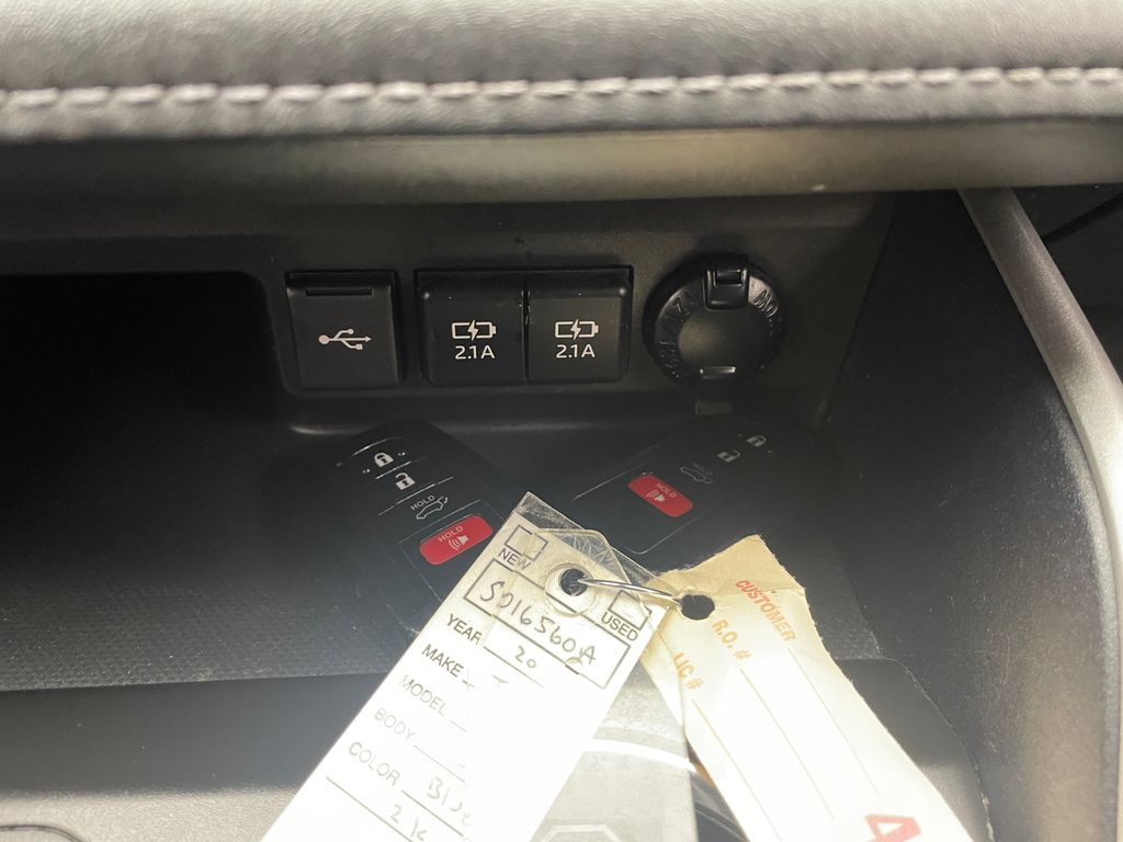 Thumbnail: 2020 Toyota Highlander - 28