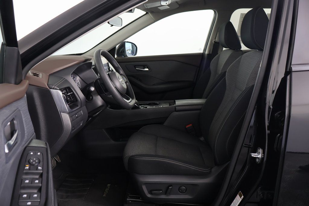 Thumbnail: 2022 Nissan Rogue - 10