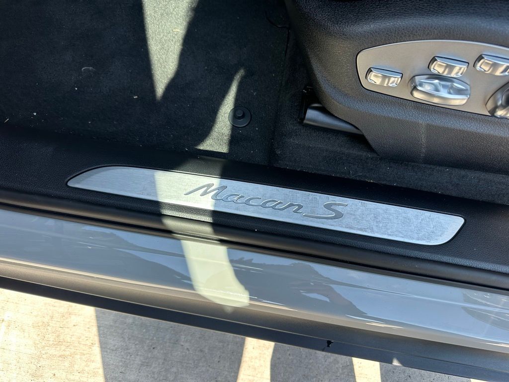 Thumbnail: 2026 Porsche Macan - 24