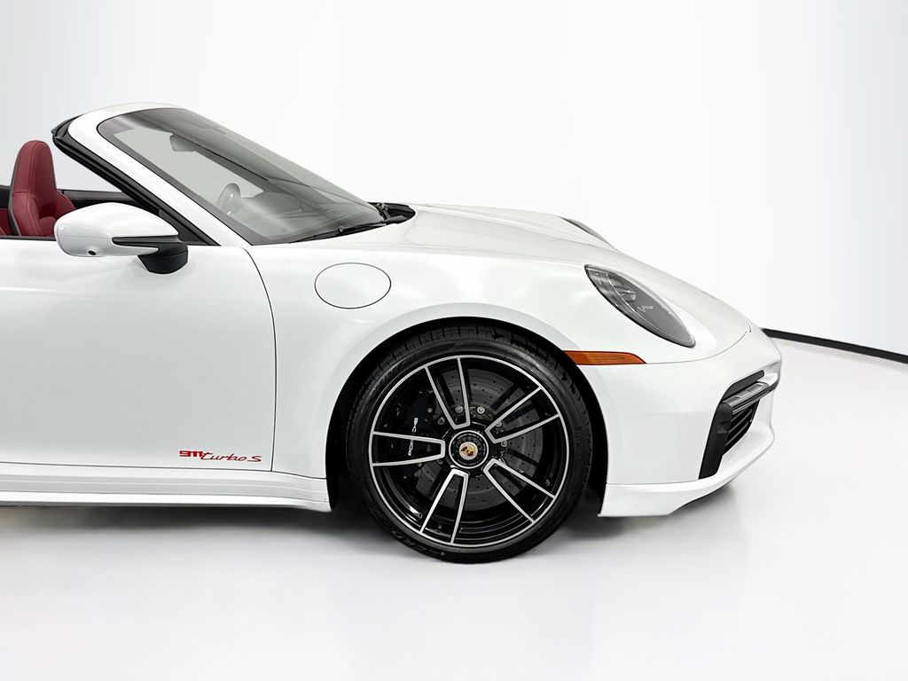 Thumbnail: 2022 Porsche 911 - 11