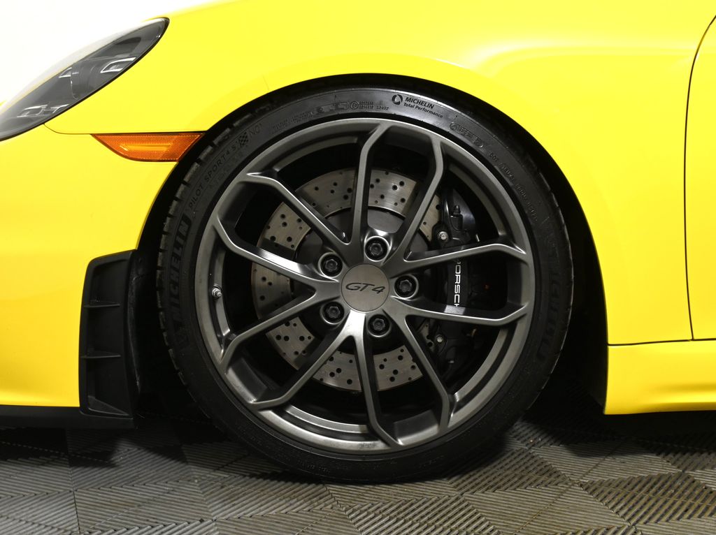 2021 Porsche 718 Cayman GT4 12