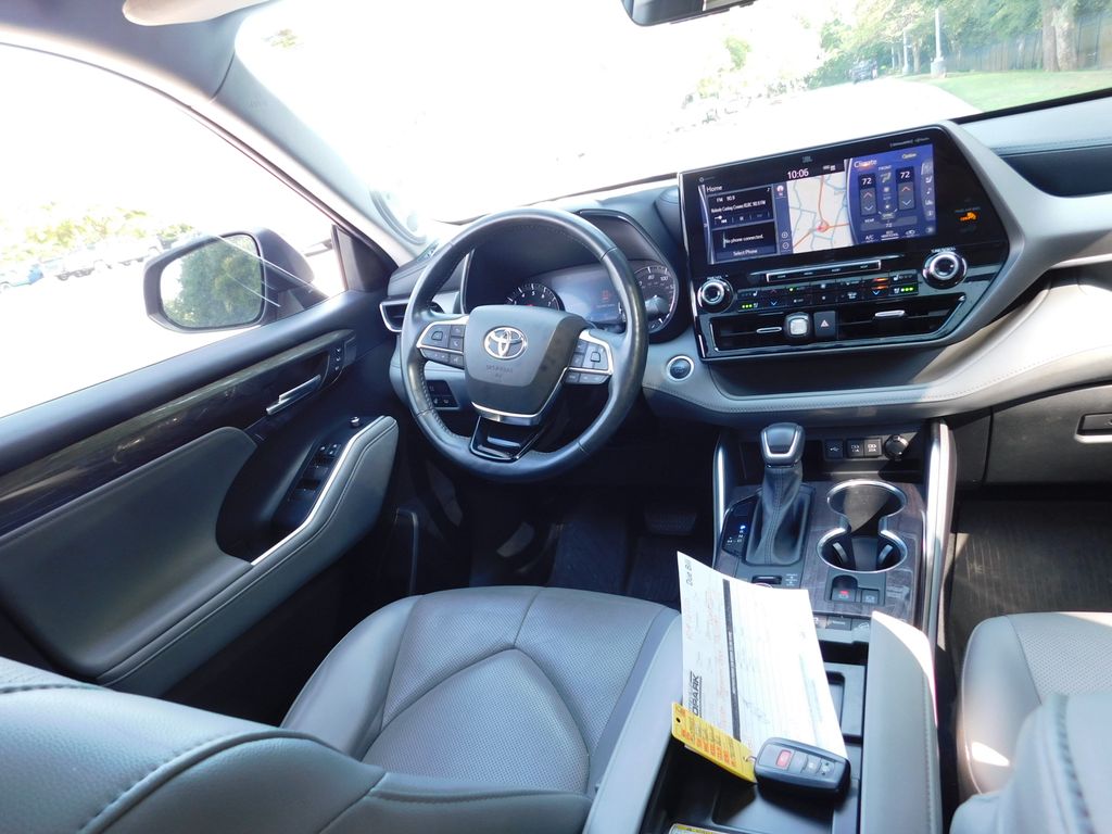 Thumbnail: 2021 Toyota Highlander - 7