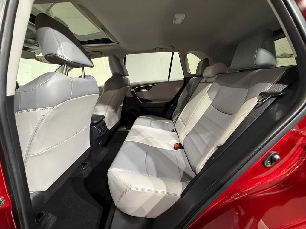 Thumbnail: 2021 Toyota RAV4 - 20