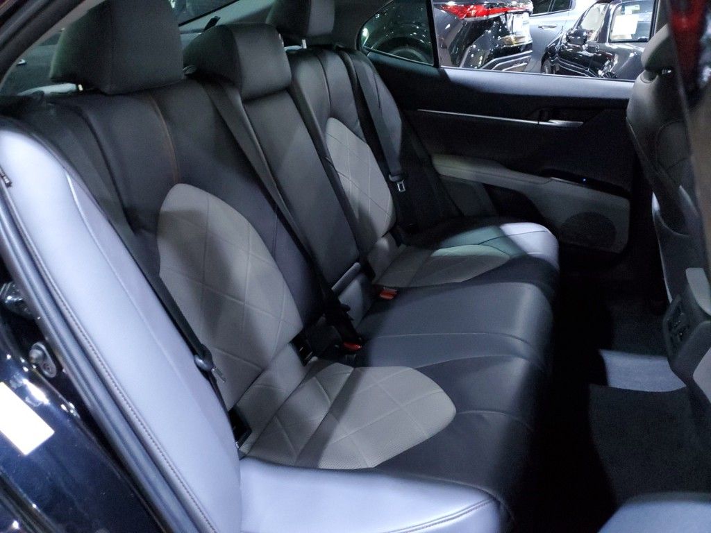 2019 Toyota Camry Hybrid XLE 22