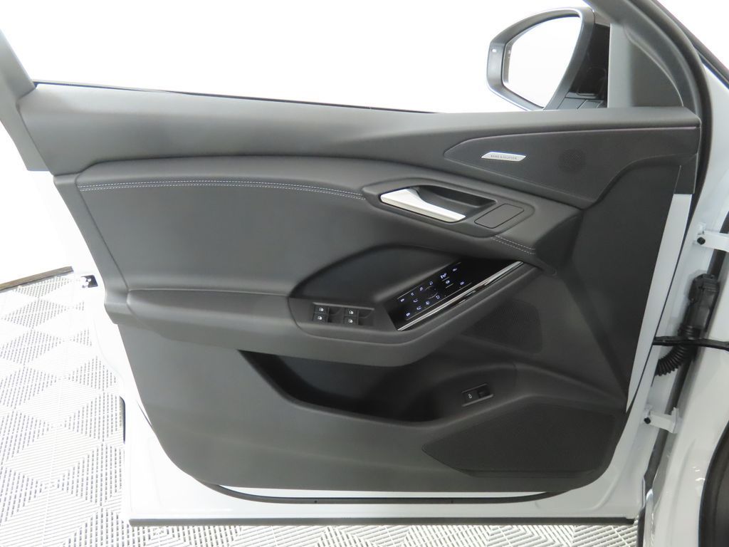Thumbnail: 2027 Audi Q6 e-tron - 27