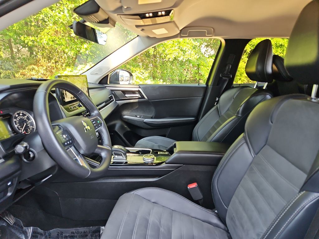 2025 Mitsubishi Outlander 22
