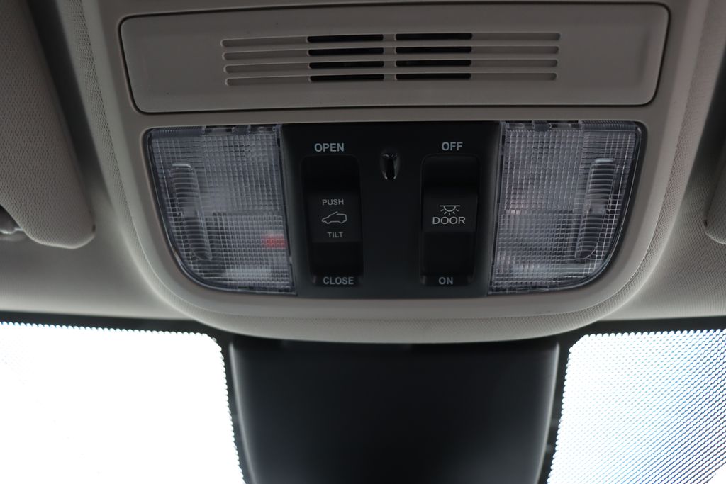 2025 Honda Odyssey Touring 28