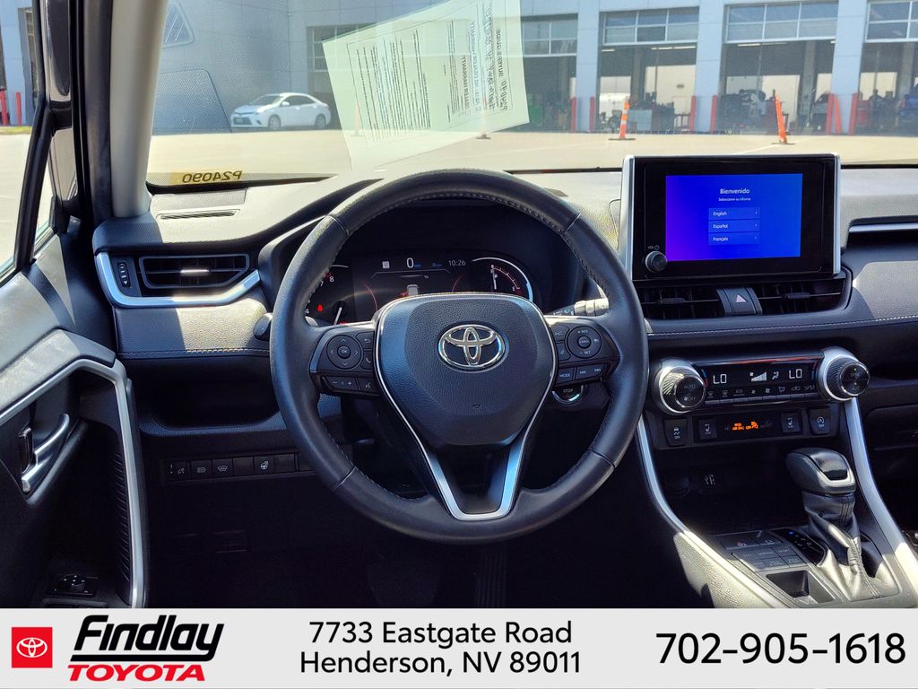 2024 Toyota RAV4 XLE - Photo 8