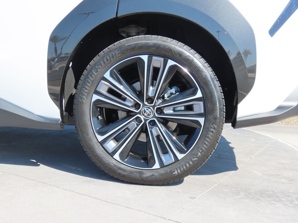 2023 Toyota bZ4X Limited 31