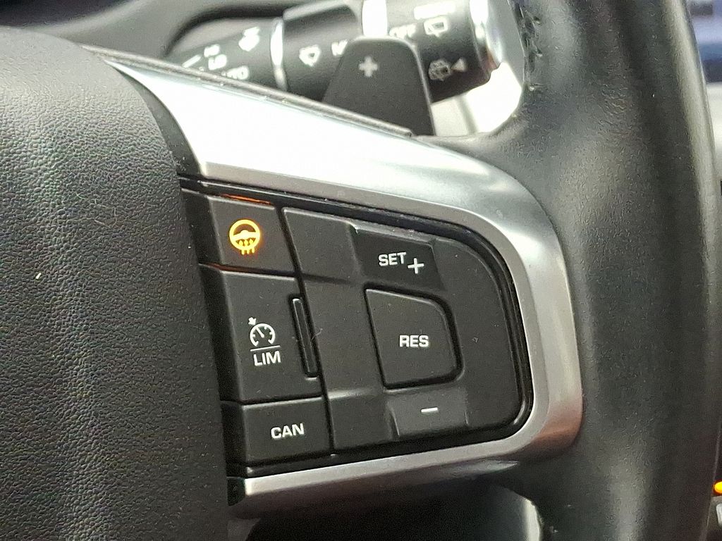 Thumbnail: 2016 Land Rover Discovery Sport - 25
