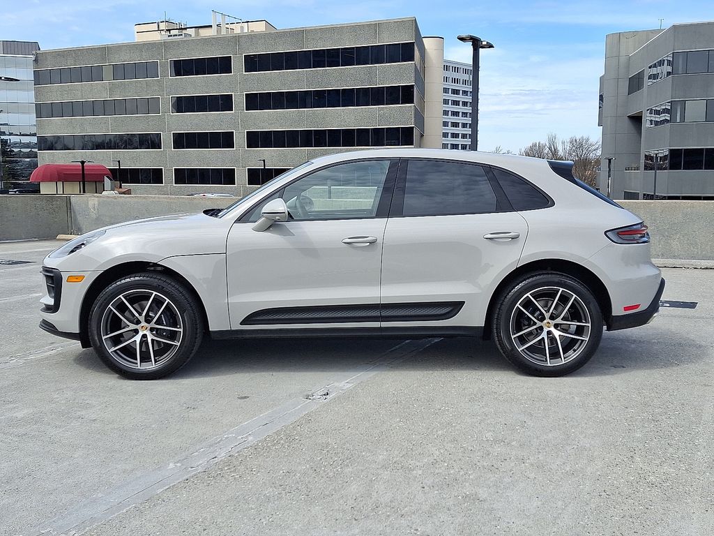 Thumbnail: 2026 Porsche Macan - 2