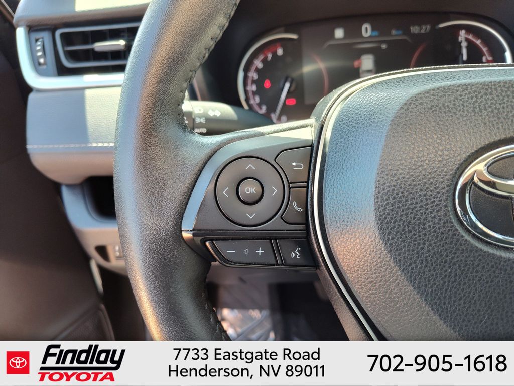 2024 Toyota RAV4 XLE - Photo 23