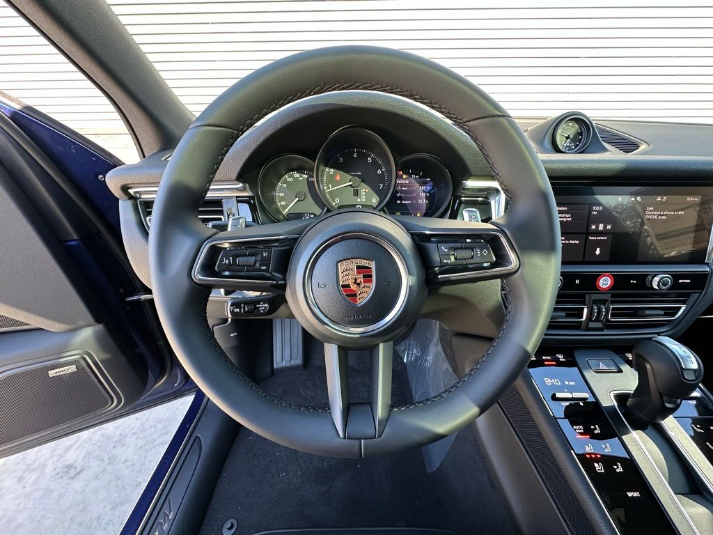 Thumbnail: 2026 Porsche Macan - 32