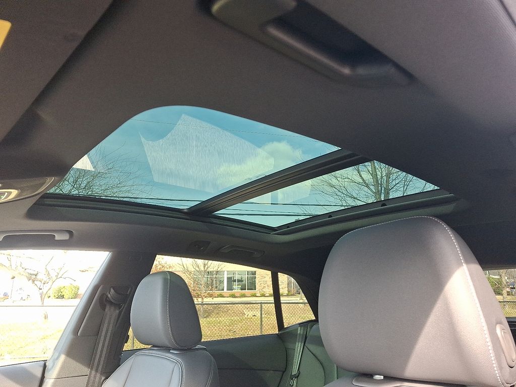 Thumbnail: 2023 Audi Q8 - 15