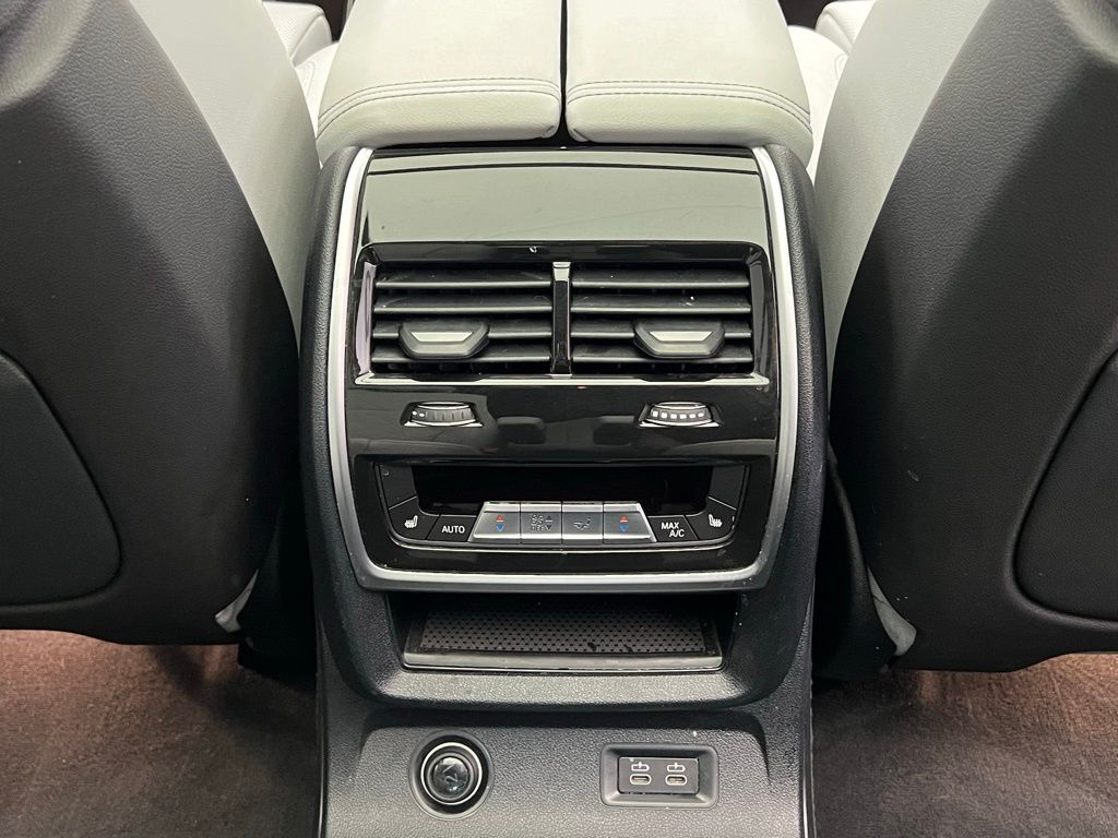 Thumbnail: 2023 BMW X7 - 10