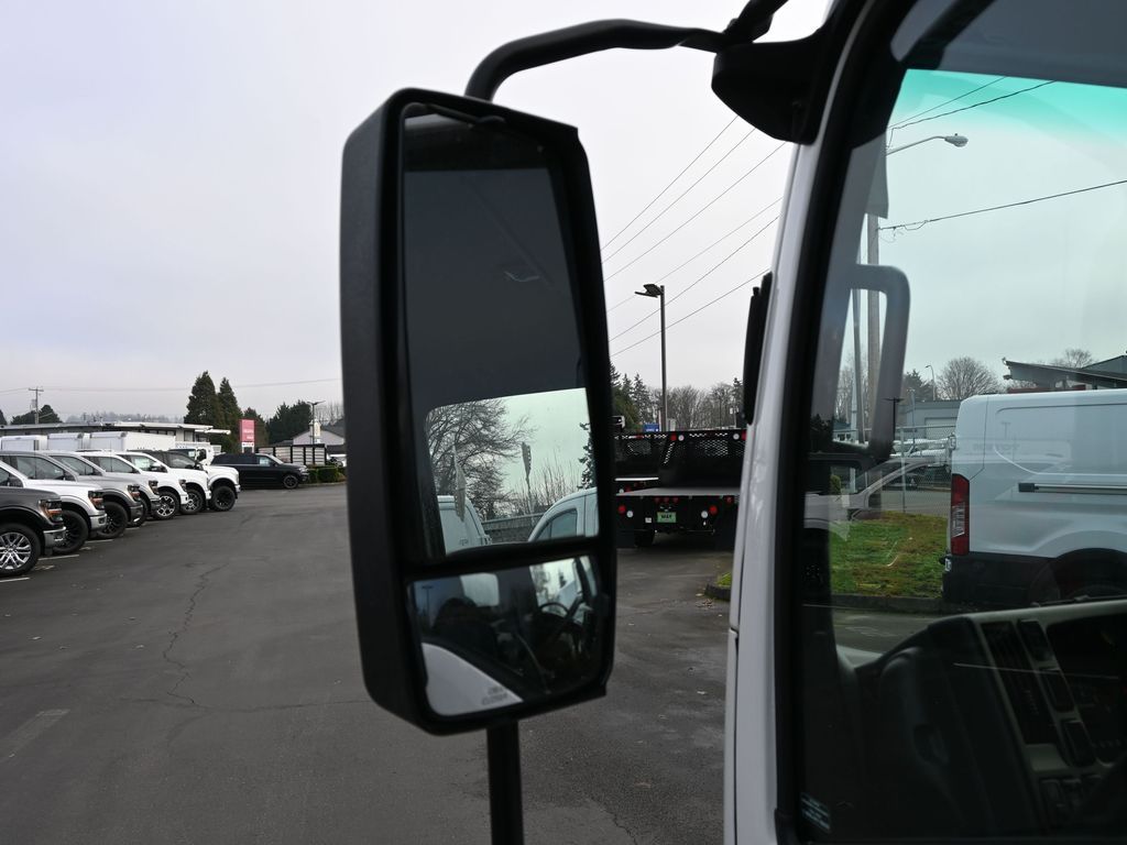 2024 Isuzu NPR HD 