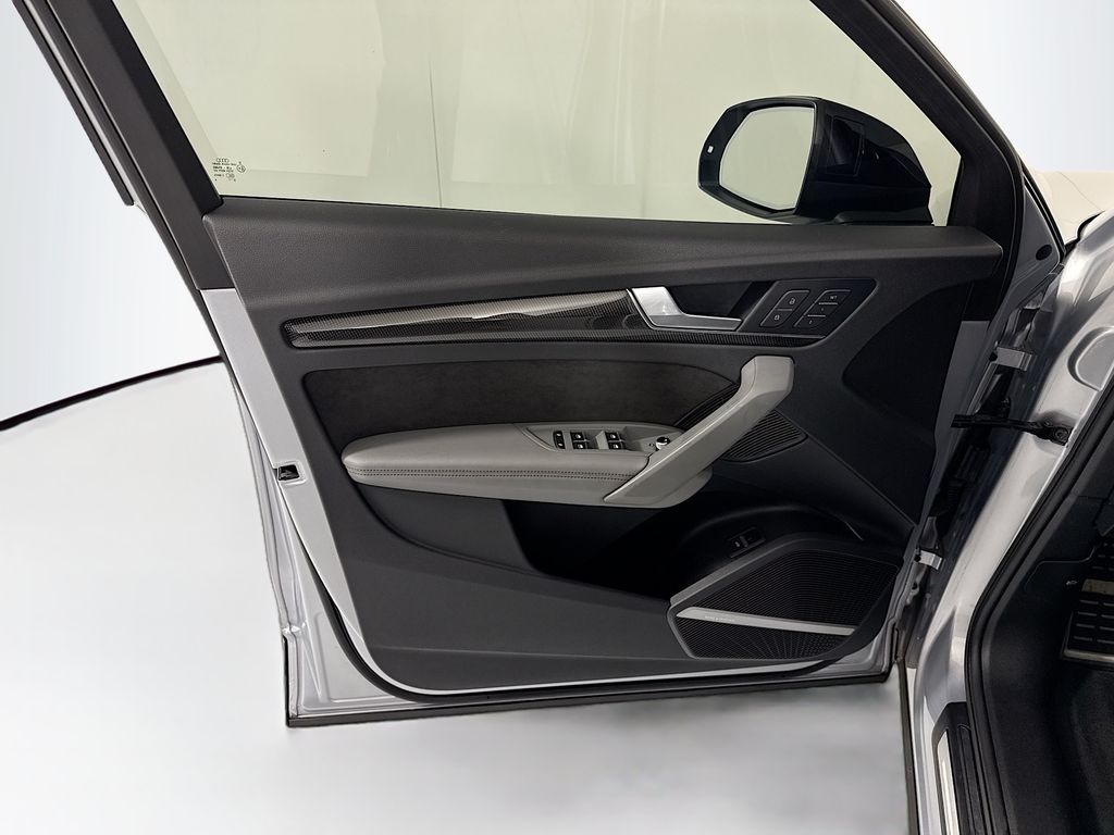 Thumbnail: 2020 Audi SQ5 - 24