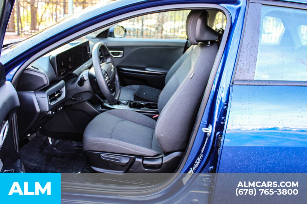 Used 2025 Blue Kia LXS image 17