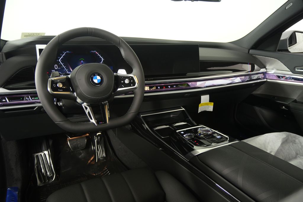 Thumbnail: 2025 BMW 7 Series - 19