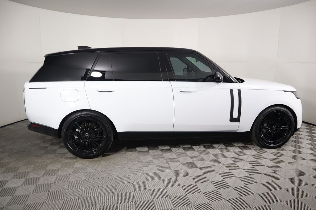 2025 Land Rover Range Rover SE 4