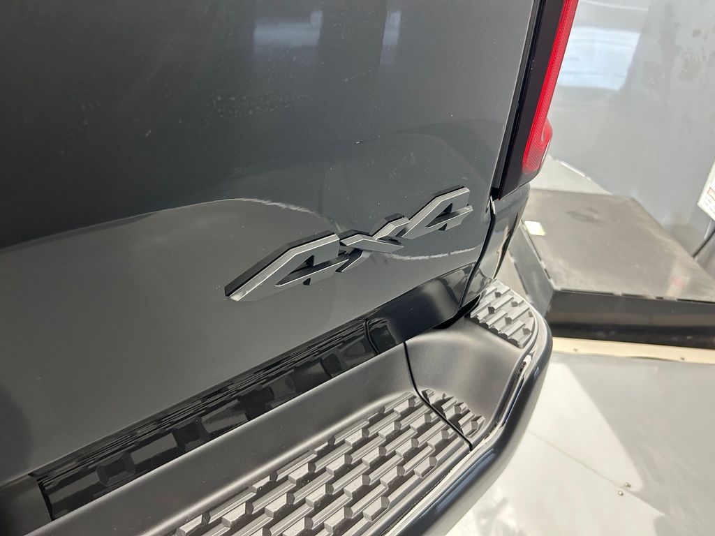 New 2026 Diamond Black Crystal Pearlcoat Ram Big Horn/Lone Star image 39