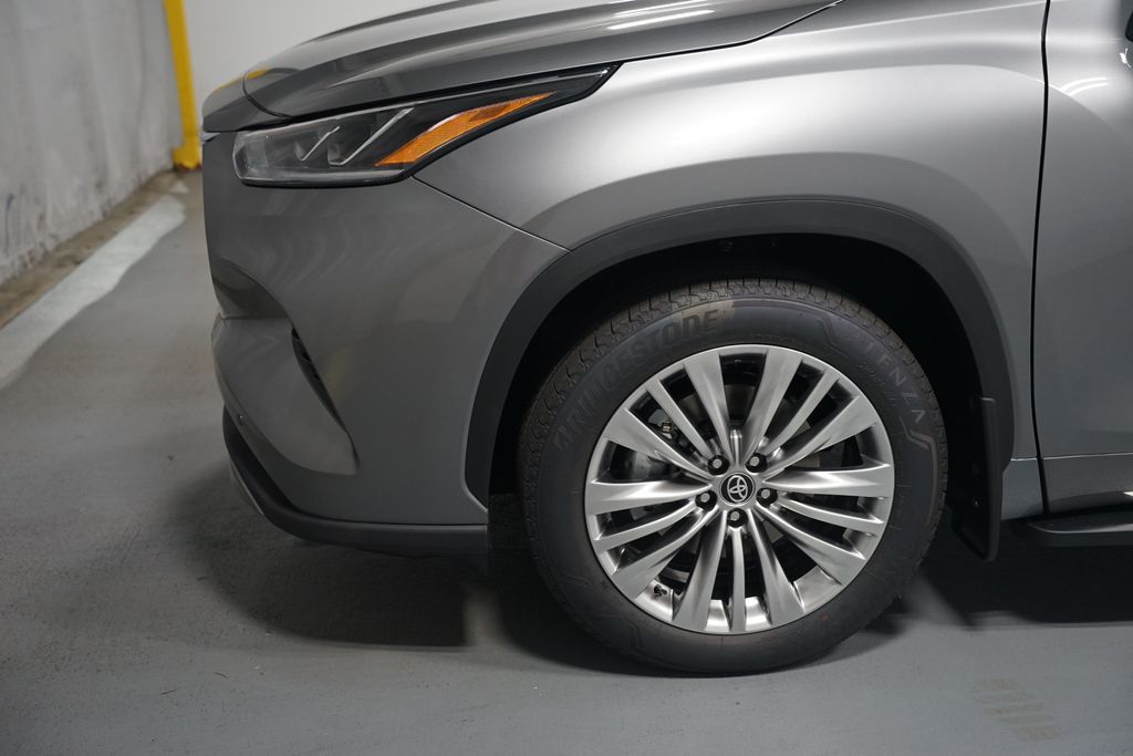 Thumbnail: 2025 Toyota Highlander - 5
