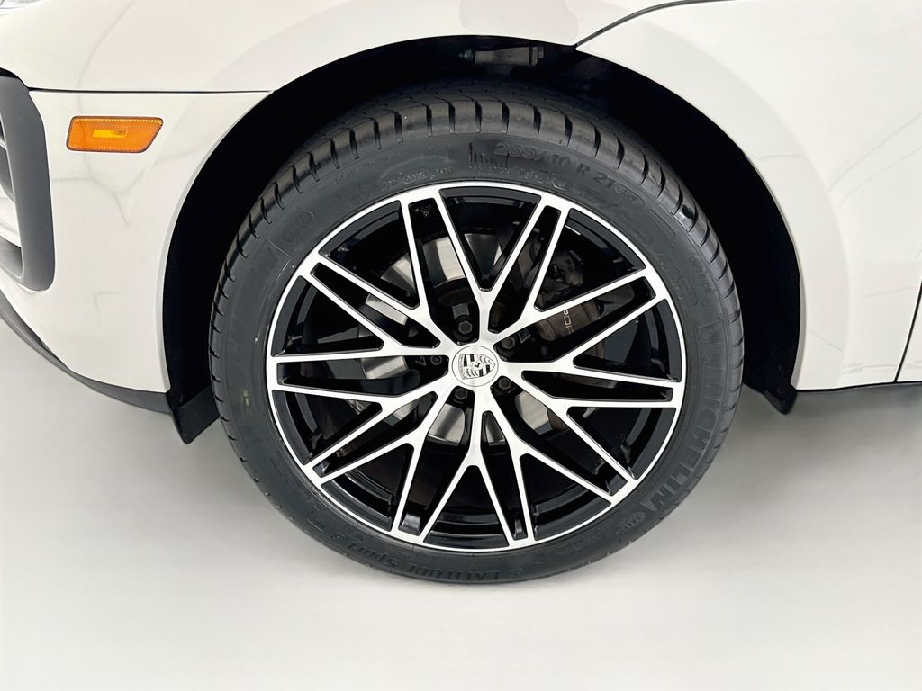 Thumbnail: 2022 Porsche Macan - 29
