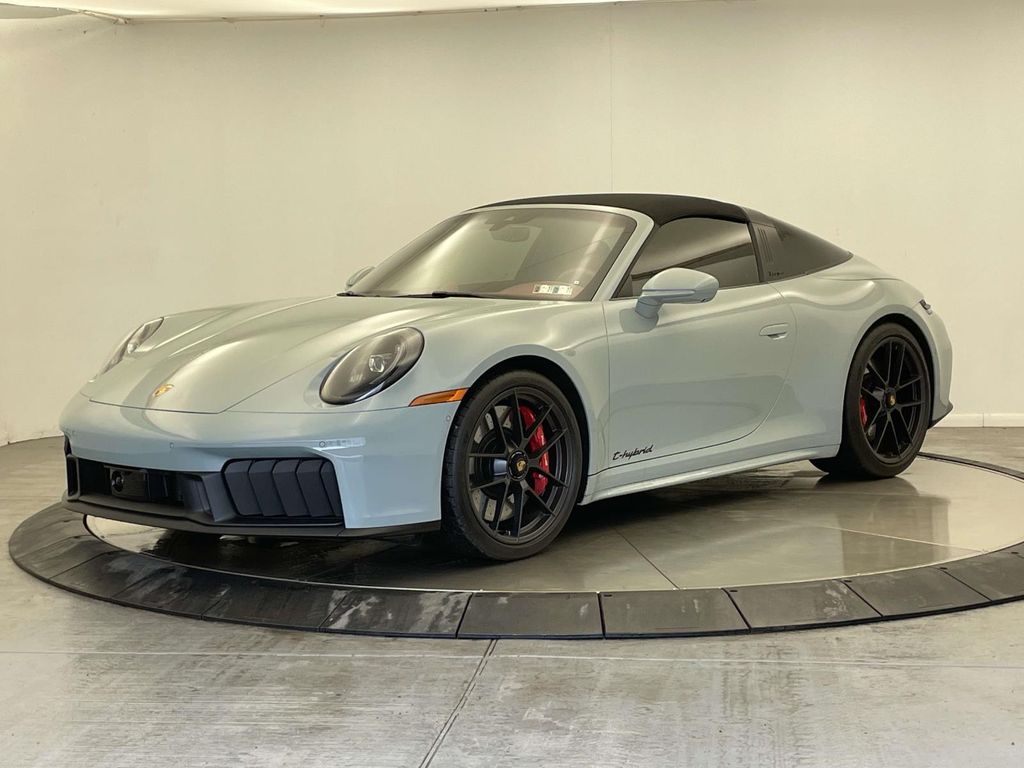 2025 Porsche 911 Targa 4 GTS Cabriolet AWD