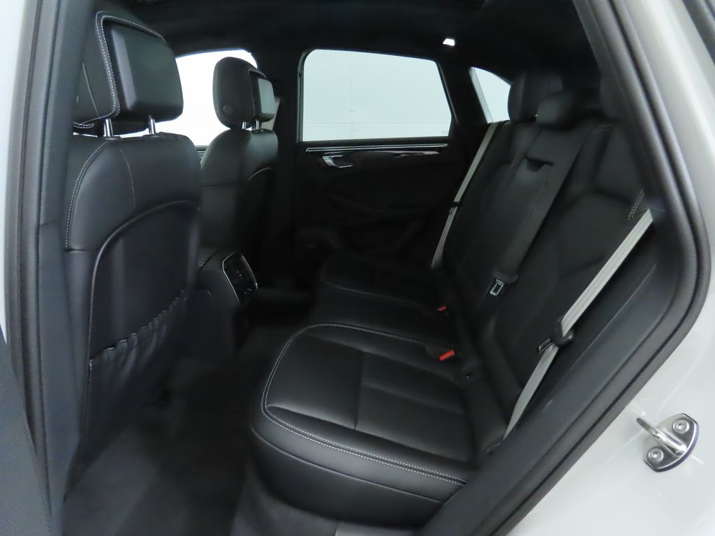 Thumbnail: 2025 Porsche Macan - 24