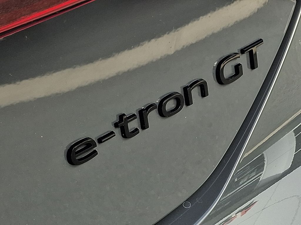 Thumbnail: 2025 Audi RS e-tron GT - 30