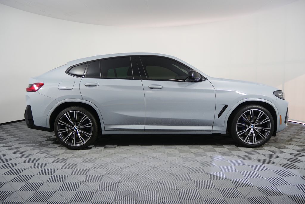 Thumbnail: 2023 BMW X4 - 2
