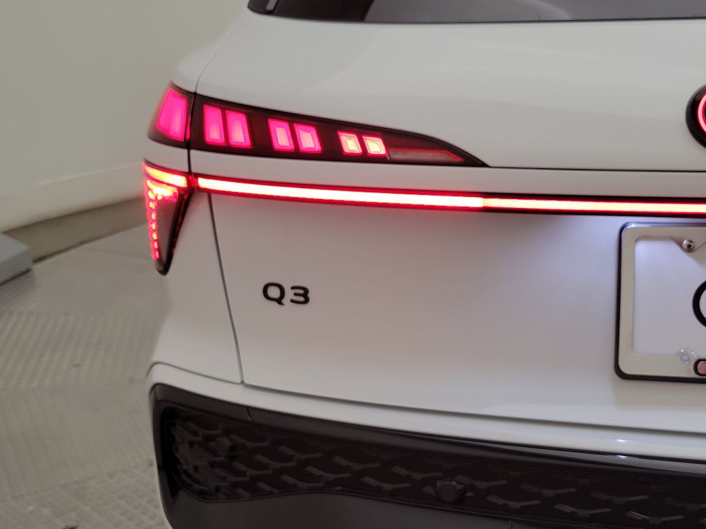 Thumbnail: 2026 Audi Q3 - 9