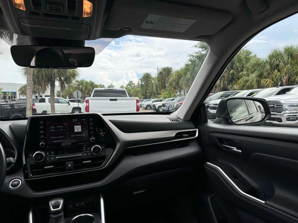 2021 Toyota Highlander XLE 25