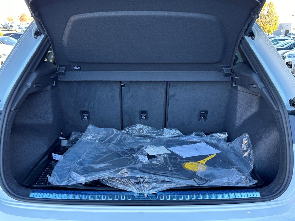 Thumbnail: 2025 Audi Q3 - 4