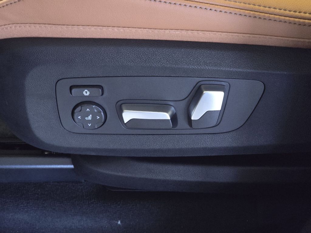 Used 2026 White BMW sDrive40i image 19