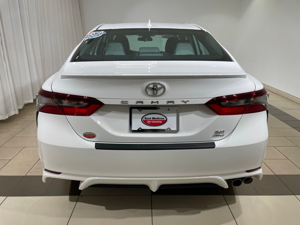 2022 Toyota Camry SE 4