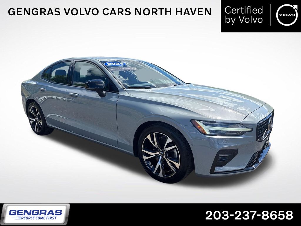 Vapour Gray Metallic 2025 Volvo S60 Sedan All-Wheel Drive Automatic