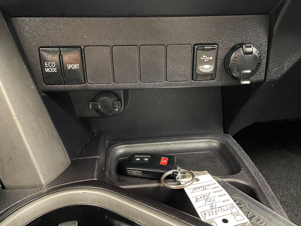 Thumbnail: 2018 Toyota RAV4 - 26