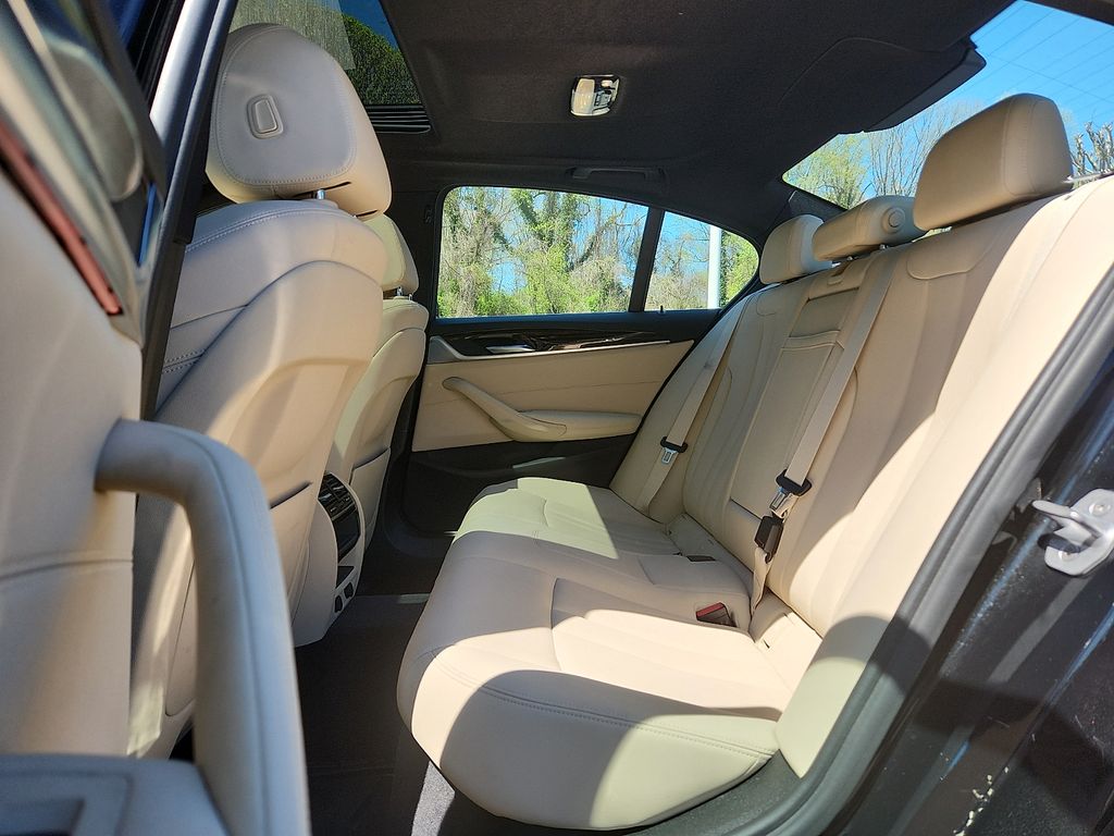Thumbnail: 2017 BMW 5 Series - 10