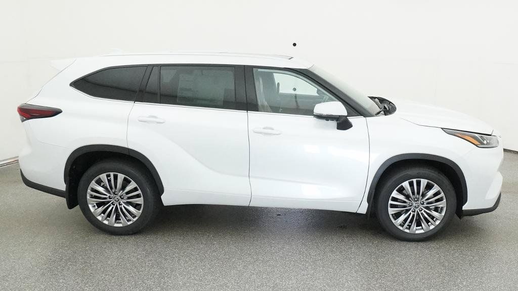 Thumbnail: 2026 Toyota Highlander - 15