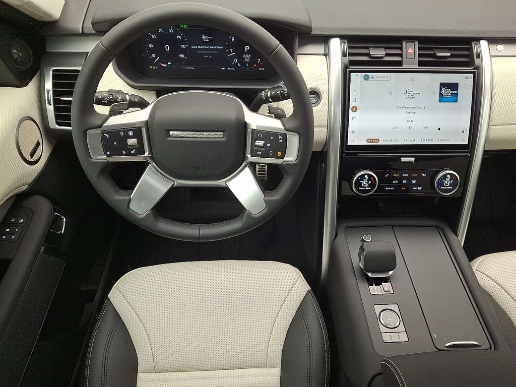Thumbnail: 2026 Land Rover Discovery - 8