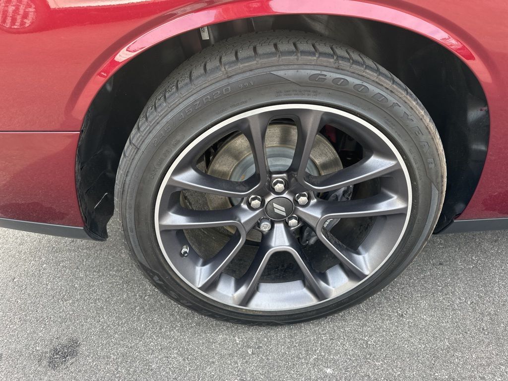 2023 Octane Red Pearlcoat Dodge Challenger R/T Scat Pack RWD Coupe