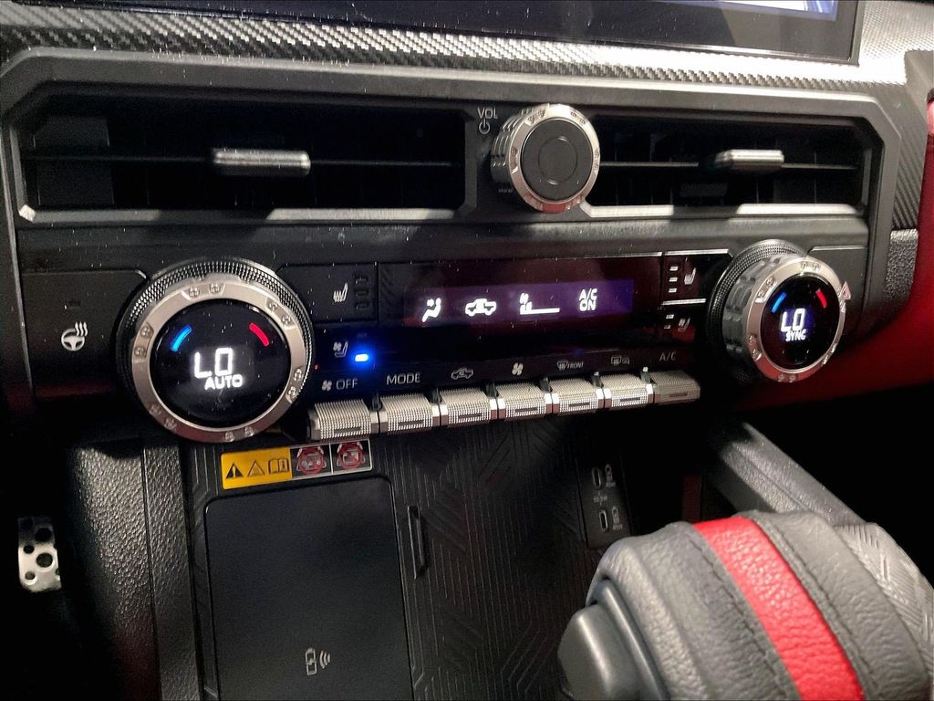 2025 Toyota Tacoma Hybrid — photo 26