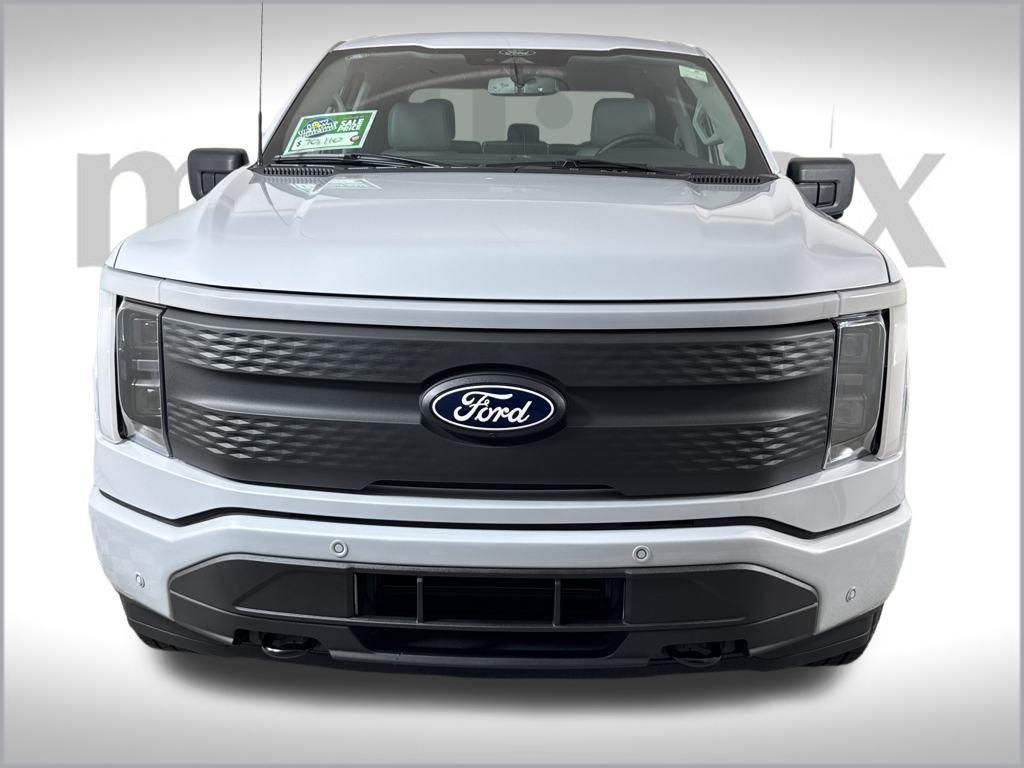 2025 Ford F-150 Lightning photo 12