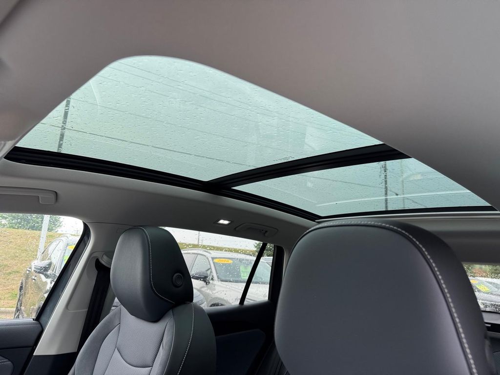 New 2026 Platinum Gray Metallic Volkswagen 2.0T SE image 7